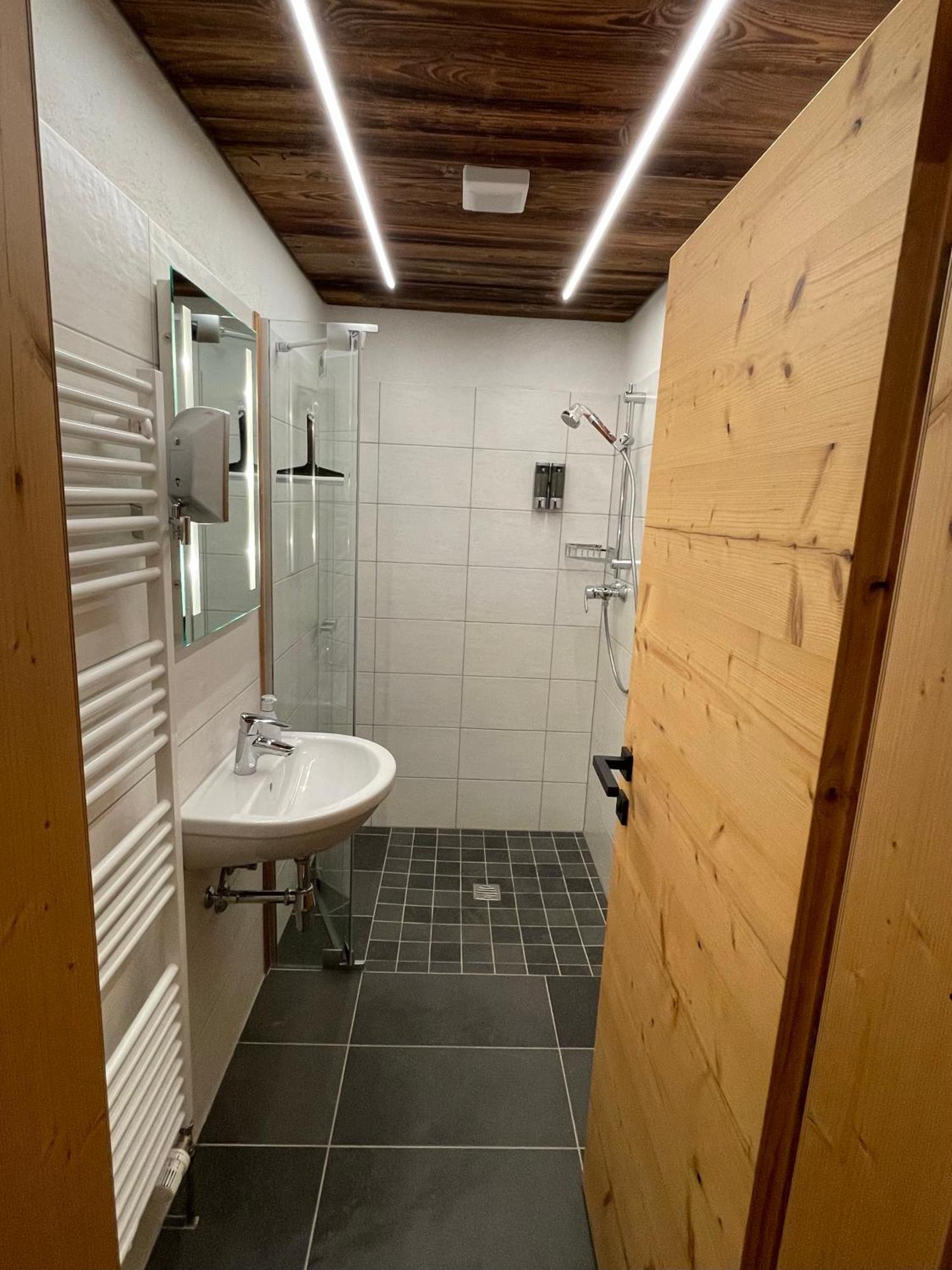 Pension Und Apartment Edelweiss Heiligenblut Exterior foto