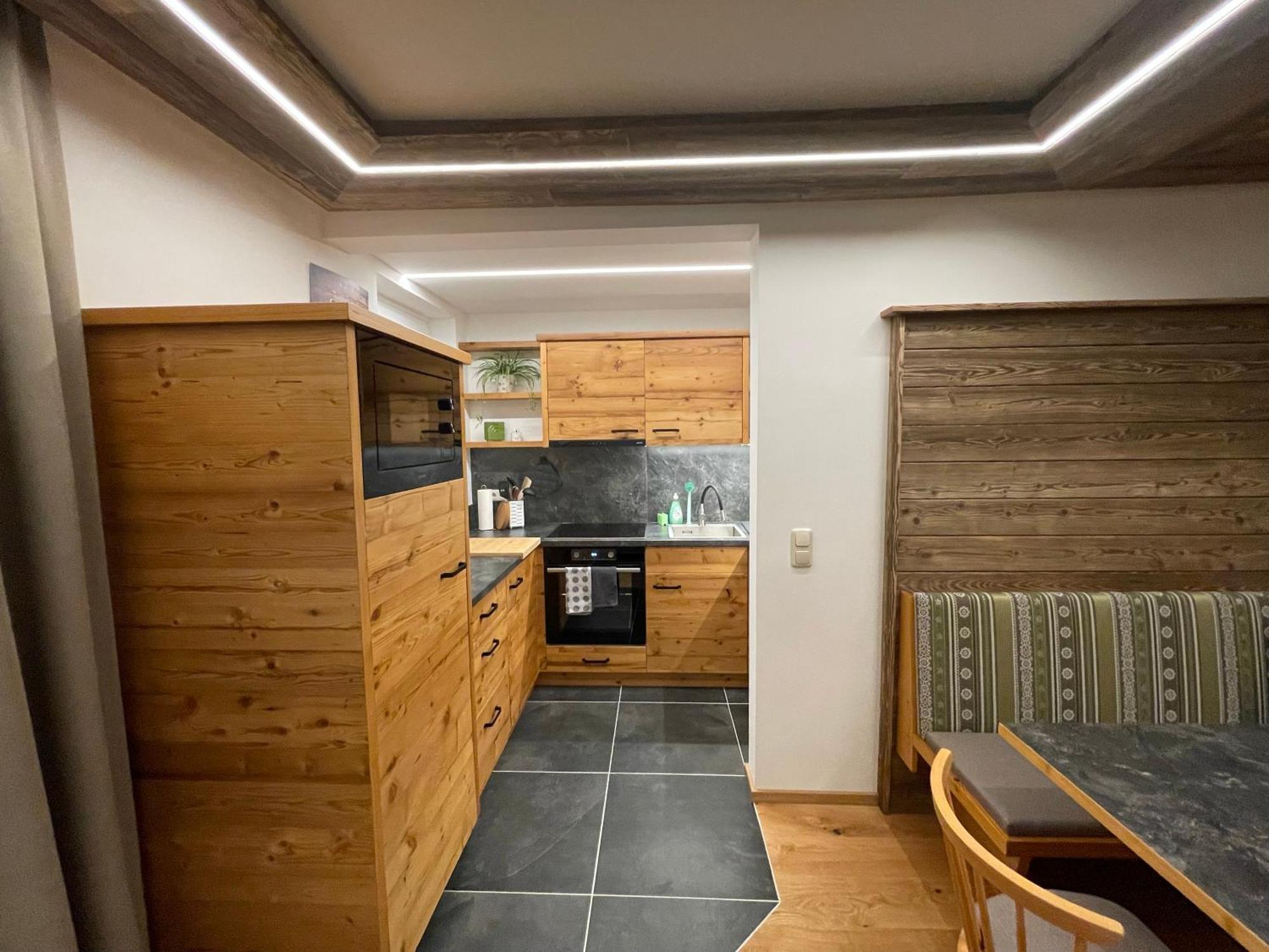 Pension Und Apartment Edelweiss Heiligenblut Exterior foto
