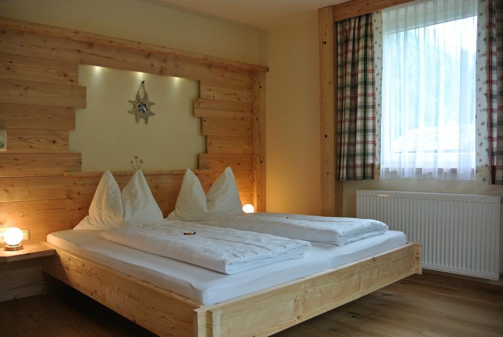 Pension Und Apartment Edelweiss Heiligenblut Habitación foto